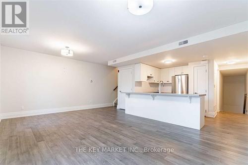 208 - 760 Lakeshore Road E, Mississauga, ON - Indoor Photo Showing Kitchen