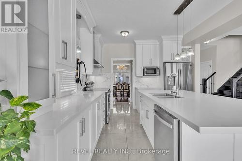 22 Morris Street, Brant, ON - Indoor Photo Showing Kitchen With Double Sink With Upgraded Kitchen