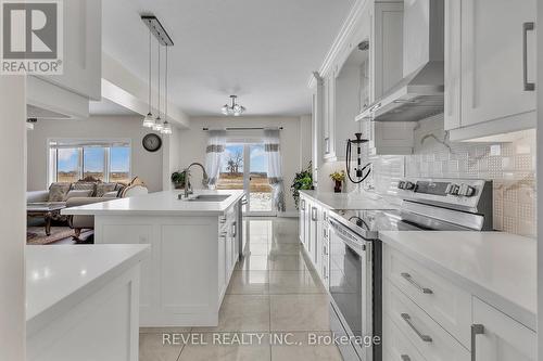 22 Morris Street, Brant, ON - Indoor Photo Showing Kitchen With Upgraded Kitchen