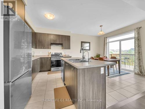 19 Cahill Drive, Brantford, ON - Indoor Photo Showing Kitchen With Upgraded Kitchen