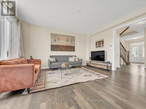 19 Cahill Drive, Brantford, ON - Indoor Photo Showing Living Room