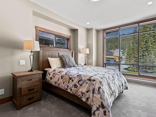 19-3280 Village Way, Sun Peaks, BC - Indoor Photo Showing Bedroom