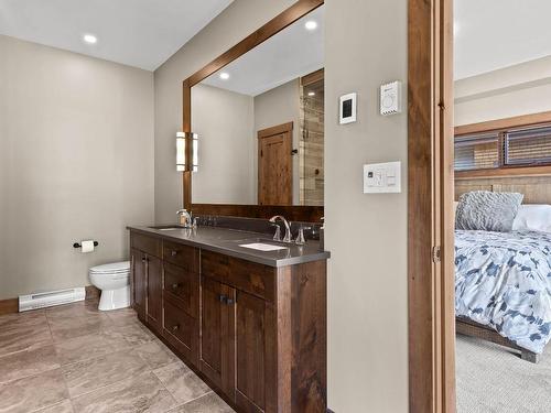 19-3280 Village Way, Sun Peaks, BC - Indoor Photo Showing Bathroom