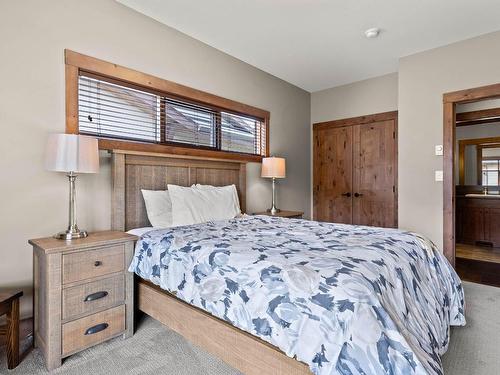 19-3280 Village Way, Sun Peaks, BC - Indoor Photo Showing Bedroom