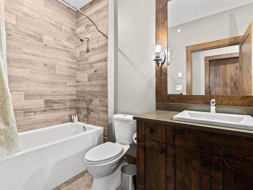 19-3280 Village Way, Sun Peaks, BC - Indoor Photo Showing Bathroom