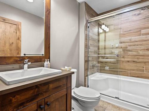 19-3280 Village Way, Sun Peaks, BC - Indoor Photo Showing Bathroom