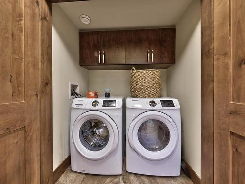 19-3280 Village Way, Sun Peaks, BC - Indoor Photo Showing Laundry Room