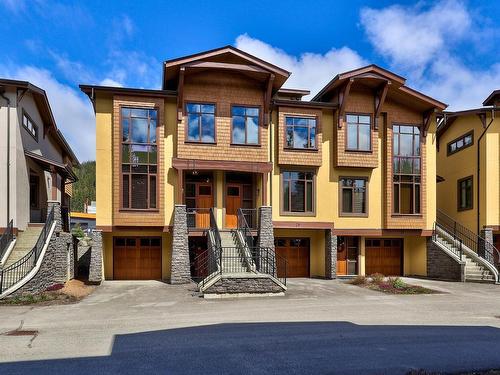 19-3280 Village Way, Sun Peaks, BC - Outdoor With Facade