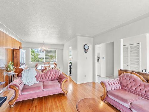 1057 Sudbury Ave, Kamloops, BC - Indoor Photo Showing Living Room