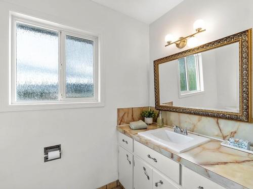 1057 Sudbury Ave, Kamloops, BC - Indoor Photo Showing Bathroom