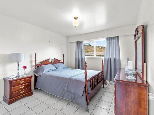 1057 Sudbury Ave, Kamloops, BC - Indoor Photo Showing Bedroom