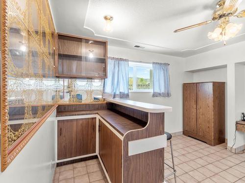 1057 Sudbury Ave, Kamloops, BC - Indoor Photo Showing Kitchen