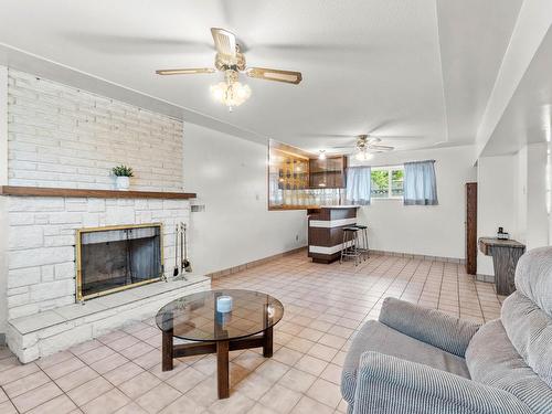 1057 Sudbury Ave, Kamloops, BC - Indoor Photo Showing Living Room With Fireplace