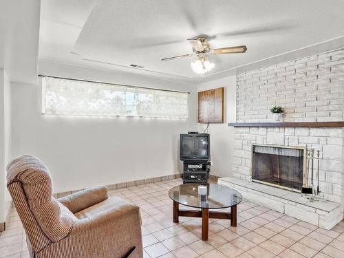 1057 Sudbury Ave, Kamloops, BC - Indoor Photo Showing Living Room With Fireplace