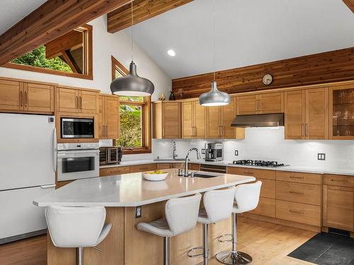 2417 Fairways Drive, Sun Peaks, BC - Indoor Photo Showing Kitchen