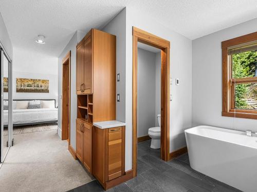 2417 Fairways Drive, Sun Peaks, BC - Indoor Photo Showing Bathroom