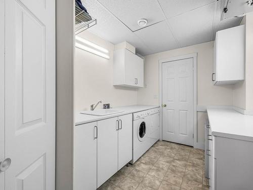 2417 Fairways Drive, Sun Peaks, BC - Indoor Photo Showing Laundry Room