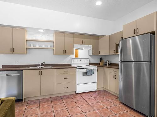 2417 Fairways Drive, Sun Peaks, BC - Indoor Photo Showing Kitchen With Double Sink