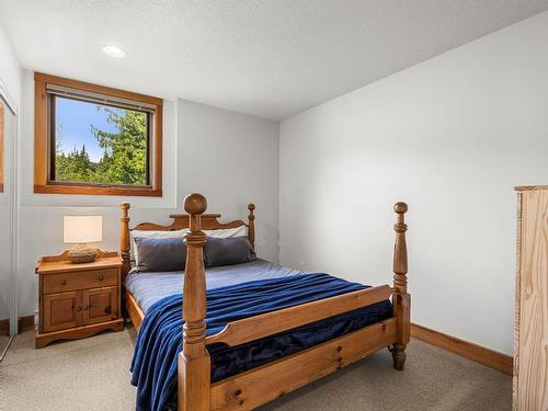 2417 Fairways Drive, Sun Peaks, BC - Indoor Photo Showing Bedroom