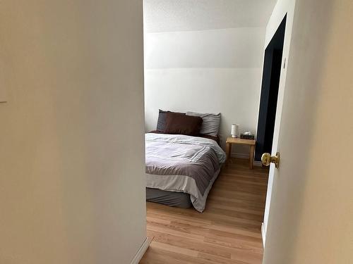 5928 5Th Ave, Blue River, BC - Indoor Photo Showing Bedroom