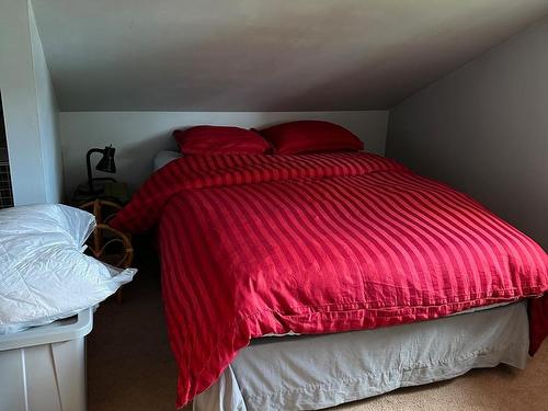 5928 5Th Ave, Blue River, BC - Indoor Photo Showing Bedroom