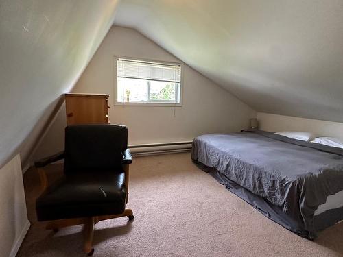 5928 5Th Ave, Blue River, BC - Indoor Photo Showing Bedroom