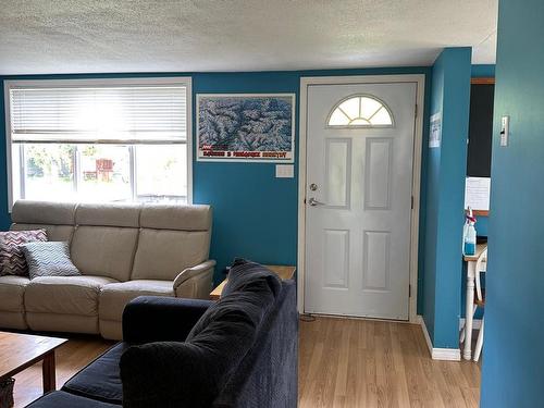 5928 5Th Ave, Blue River, BC - Indoor Photo Showing Living Room