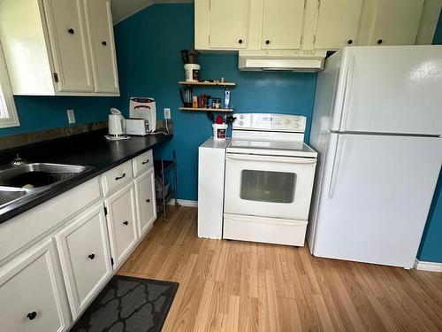 5928 5Th Ave, Blue River, BC - Indoor Photo Showing Kitchen