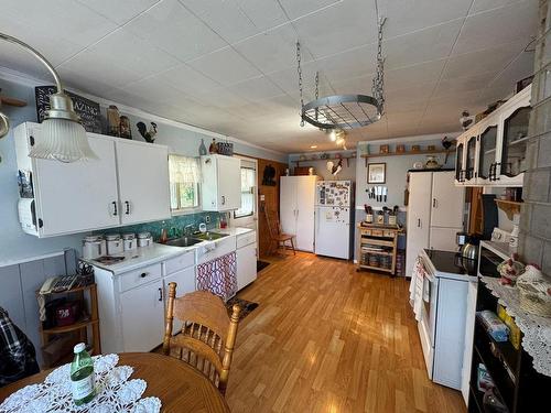 508 Harlow Moore Drive, Merritt, BC - Indoor Photo Showing Kitchen