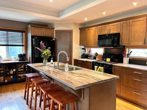 930 Redstone Drive, Rossland, BC - Indoor Photo Showing Kitchen With Double Sink