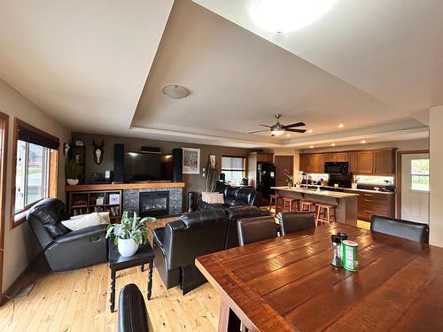 930 Redstone Drive, Rossland, BC - Indoor Photo Showing Dining Room