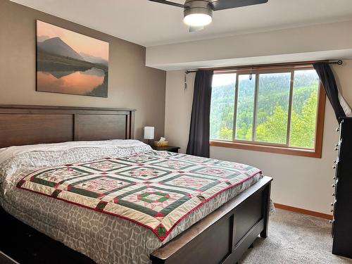 930 Redstone Drive, Rossland, BC - Indoor Photo Showing Bedroom
