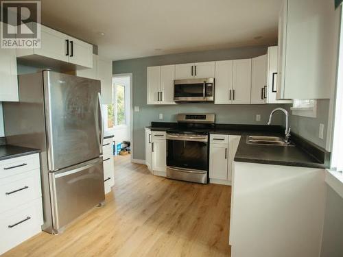 3470 Marine Ave, Powell River, BC - Indoor Photo Showing Kitchen