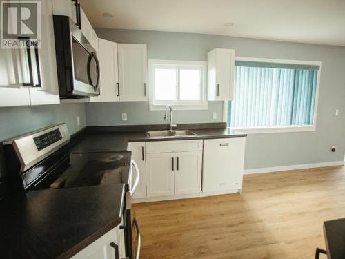 3470 Marine Ave, Powell River, BC - Indoor Photo Showing Kitchen