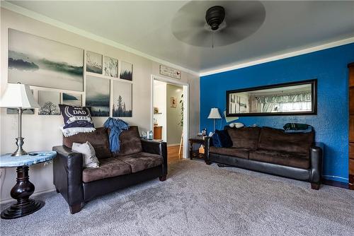 367 Bowen Road, Fort Erie, ON - Indoor Photo Showing Living Room
