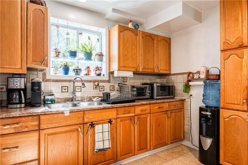 367 Bowen Road, Fort Erie, ON - Indoor Photo Showing Kitchen With Double Sink