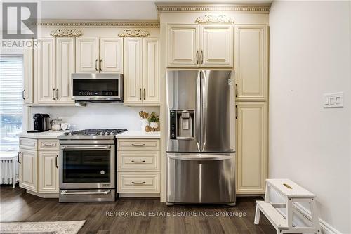 3015 Dundas Street, Burlington, ON - Indoor Photo Showing Kitchen