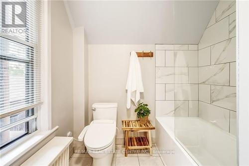 3015 Dundas Street, Burlington, ON - Indoor Photo Showing Bathroom