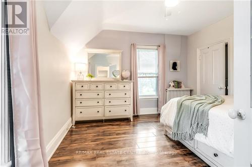 3015 Dundas Street, Burlington, ON - Indoor Photo Showing Bedroom