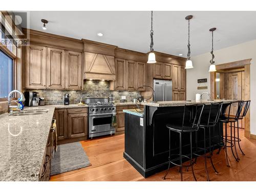 6-5040 Valley Drive, Sun Peaks, BC - Indoor Photo Showing Kitchen With Double Sink With Upgraded Kitchen