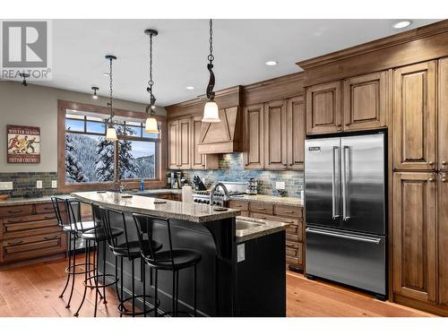 6-5040 Valley Drive, Sun Peaks, BC - Indoor Photo Showing Kitchen With Upgraded Kitchen