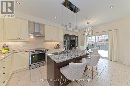 34 Brookview Drive, Bradford West Gwillimbury, ON - Indoor Photo Showing Kitchen With Upgraded Kitchen