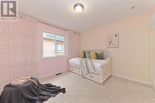 34 Brookview Drive, Bradford West Gwillimbury, ON - Indoor Photo Showing Bedroom