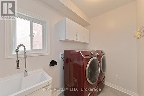 34 Brookview Drive, Bradford West Gwillimbury, ON - Indoor Photo Showing Laundry Room