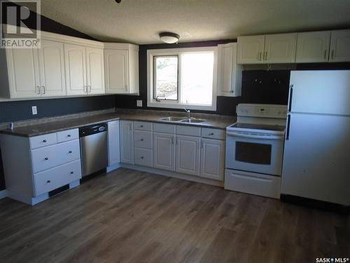 712 Main Street, Bethune, SK - Indoor Photo Showing Kitchen With Double Sink