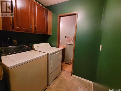 828 St Annes Avenue, Bruno, SK - Indoor Photo Showing Laundry Room