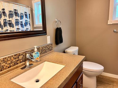 946 Redstone Drive, Rossland, BC - Indoor Photo Showing Bathroom