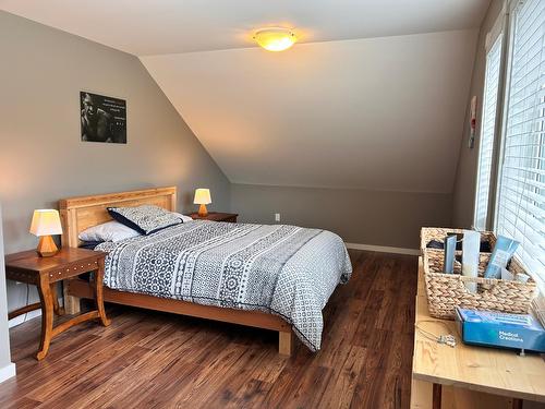 946 Redstone Drive, Rossland, BC - Indoor Photo Showing Bedroom