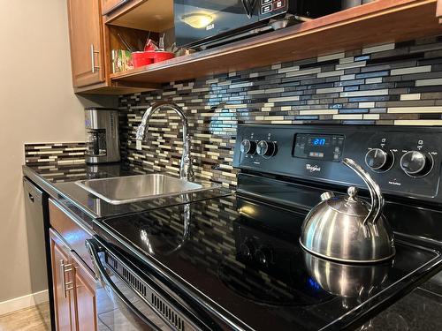 946 Redstone Drive, Rossland, BC - Indoor Photo Showing Kitchen