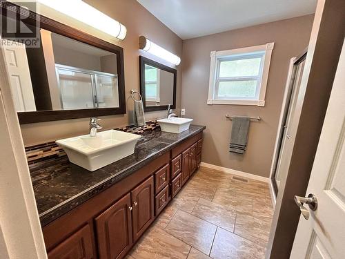 946 Redstone Drive, Rossland, BC - Indoor Photo Showing Bathroom